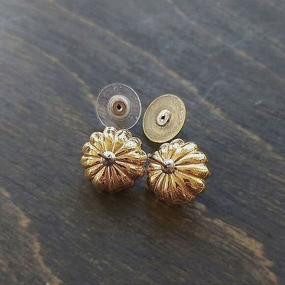 Vtg cultured pearl and rhinestone gold tone halo studs - Picture 5 of 7